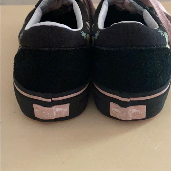 Vans - Picture 3 of 5